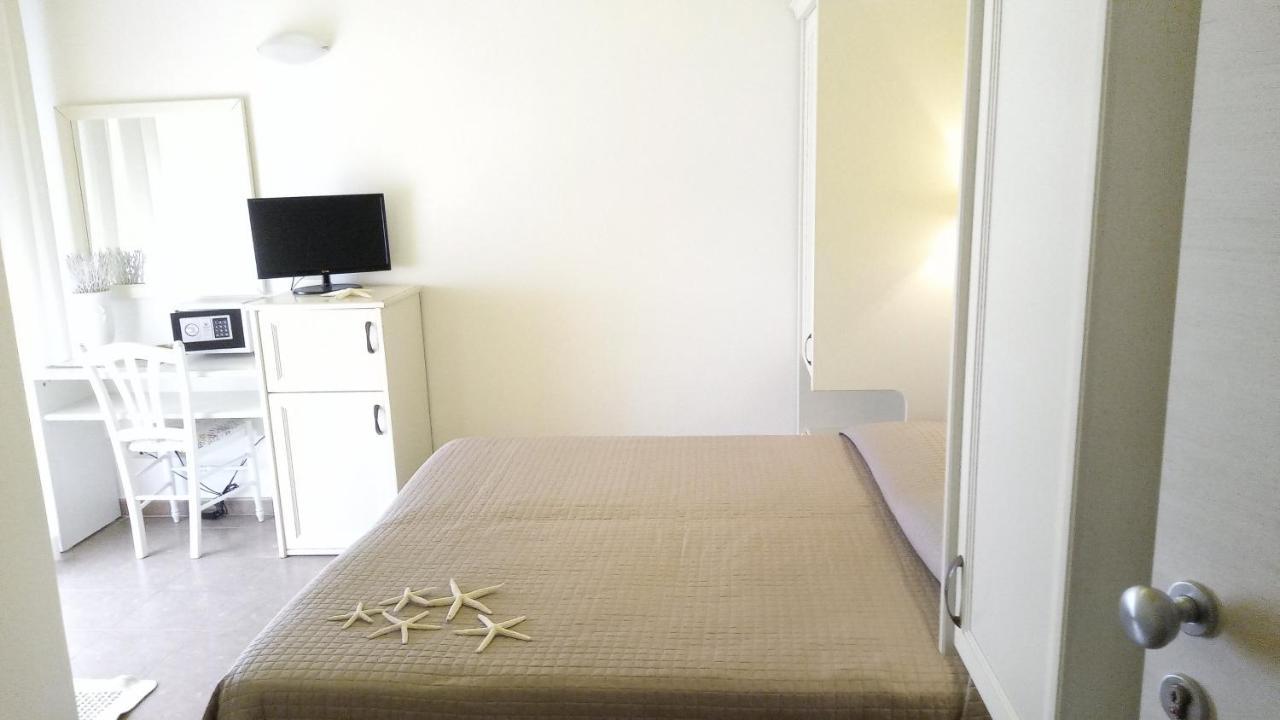 Hotel Philadelphia Cattolica Bagian luar foto