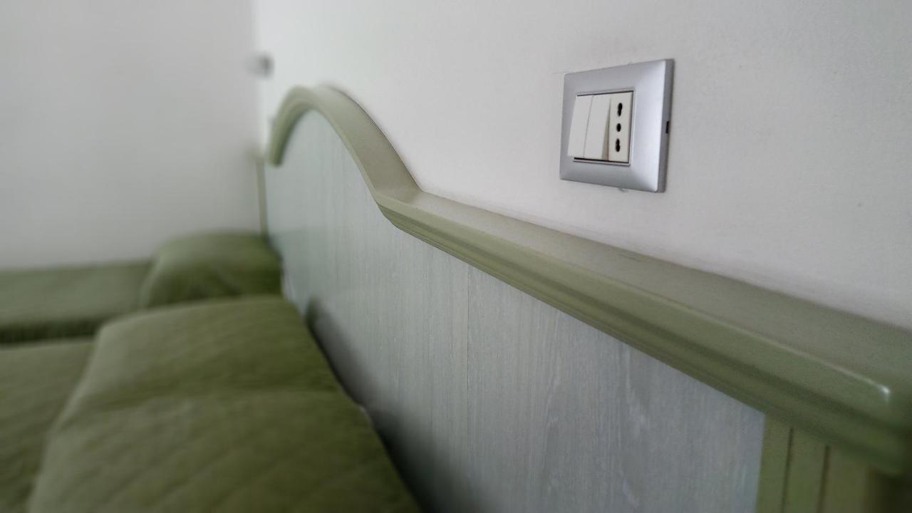 Hotel Philadelphia Cattolica Bagian luar foto