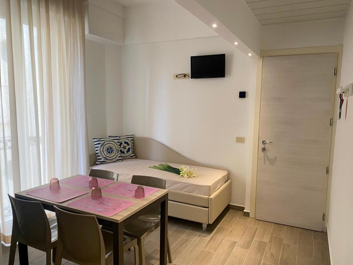 Hotel Philadelphia Cattolica Bagian luar foto