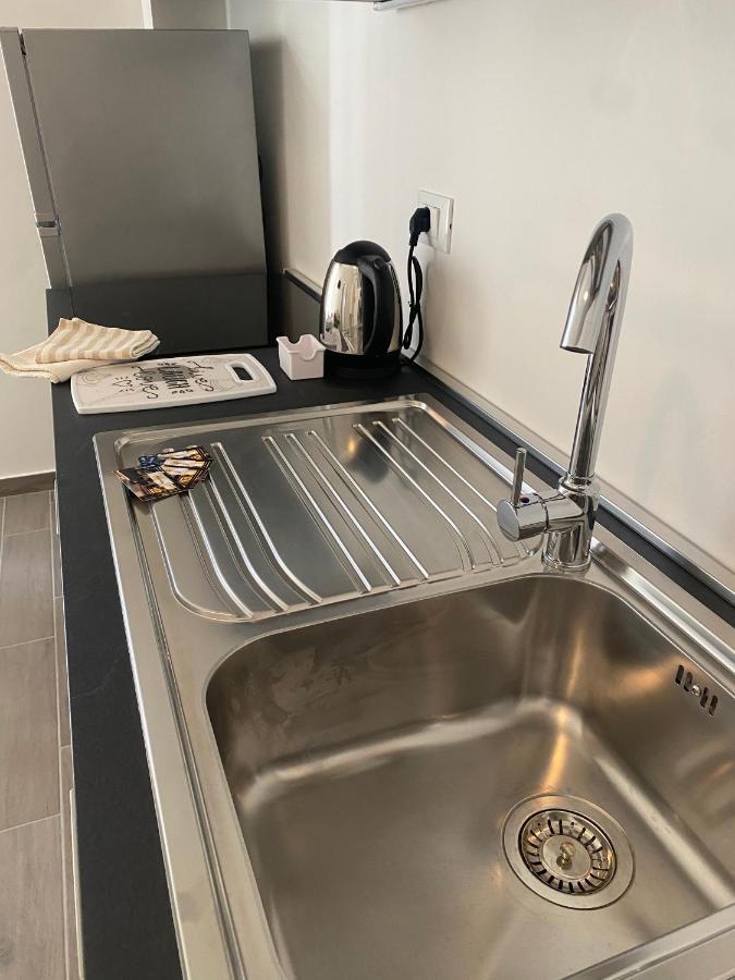 Hotel Philadelphia Cattolica Bagian luar foto