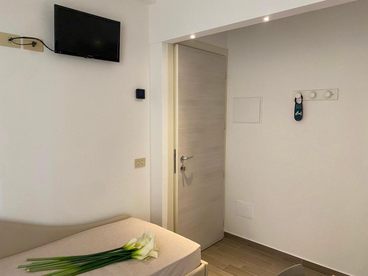 Hotel Philadelphia Cattolica Bagian luar foto