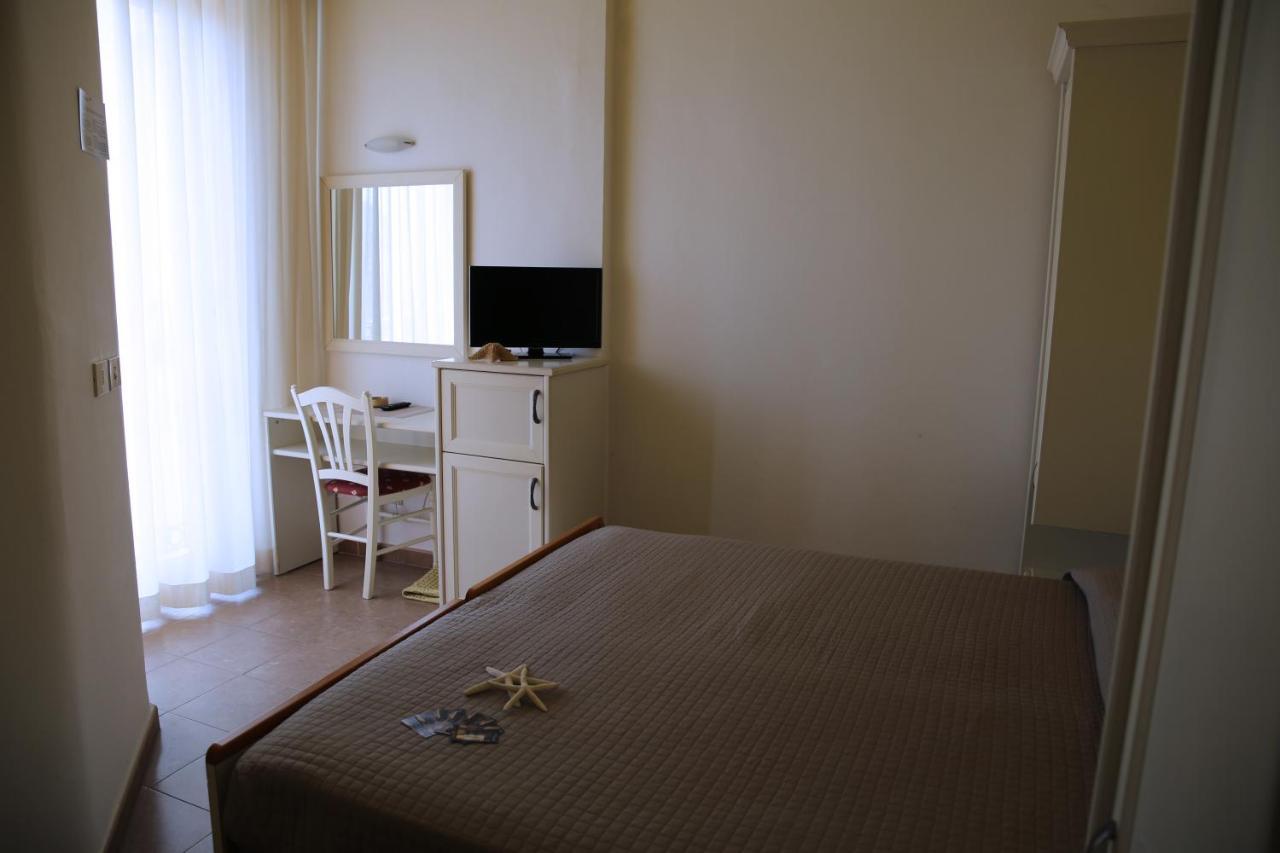 Hotel Philadelphia Cattolica Bagian luar foto