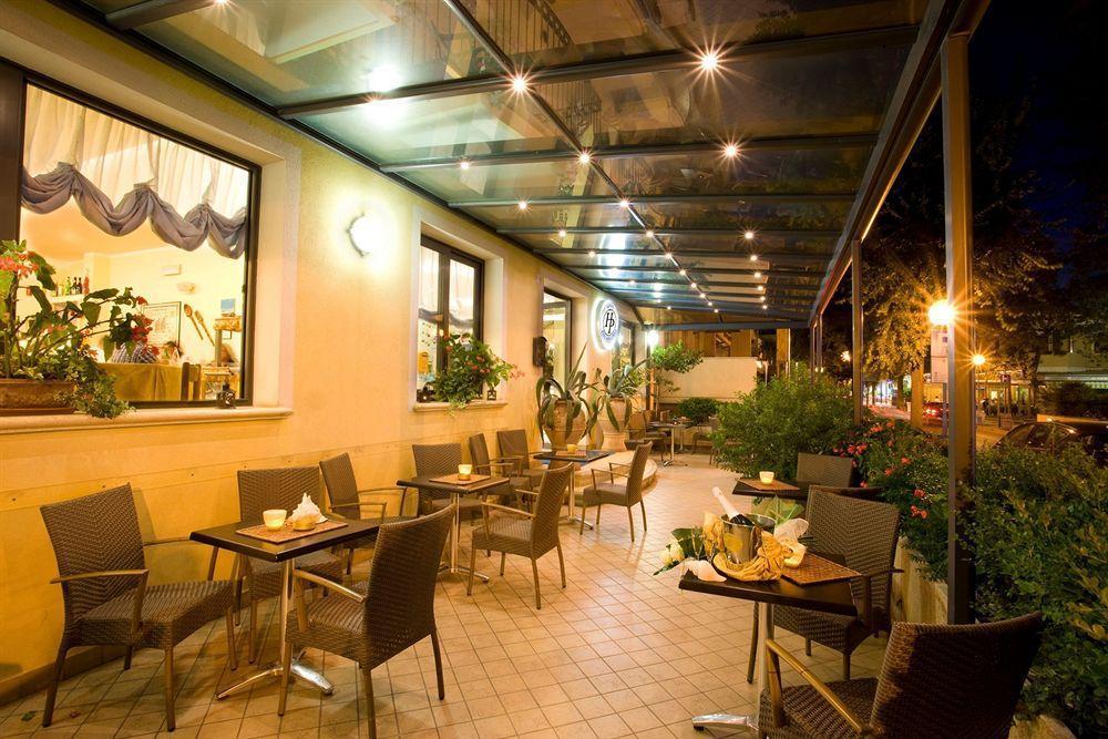 Hotel Philadelphia Cattolica Bagian luar foto