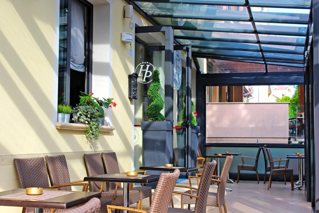 Hotel Philadelphia Cattolica Bagian luar foto
