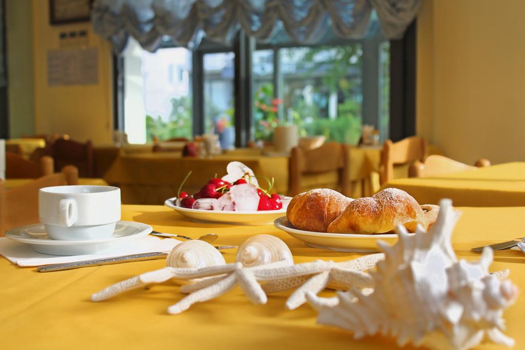Hotel Philadelphia Cattolica Bagian luar foto